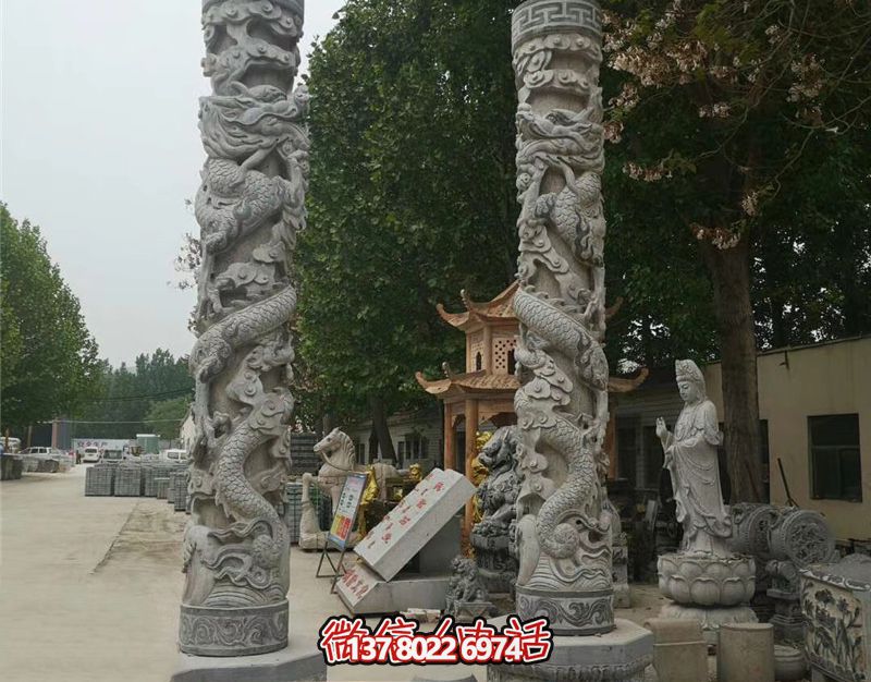 龍柱石雕，裝點寺廟門前