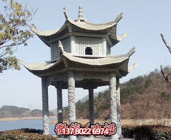 湖邊景區(qū)擺放仿古建筑二層青石涼亭